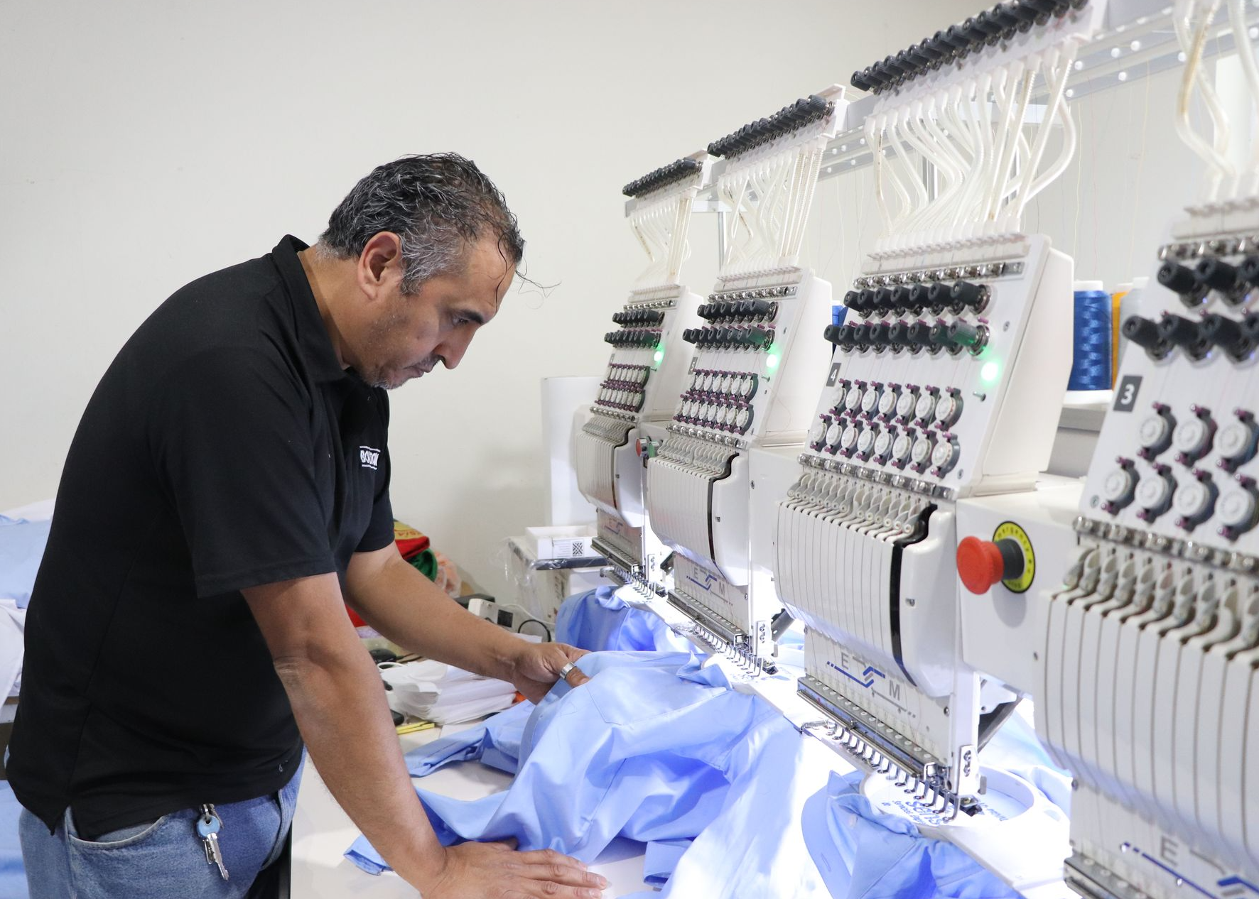 Bordado personalizado en ropa promocional